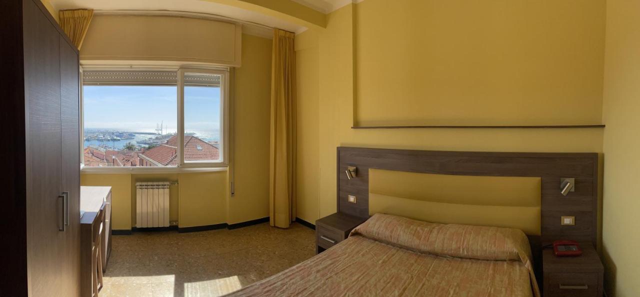 Hotel Robinia Imperia Exterior foto