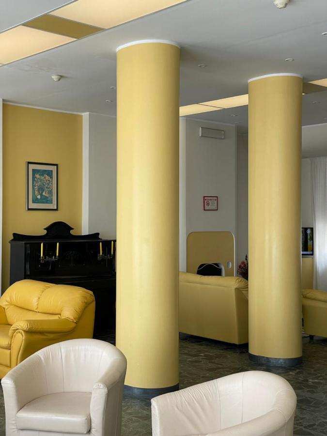 Hotel Robinia Imperia Exterior foto
