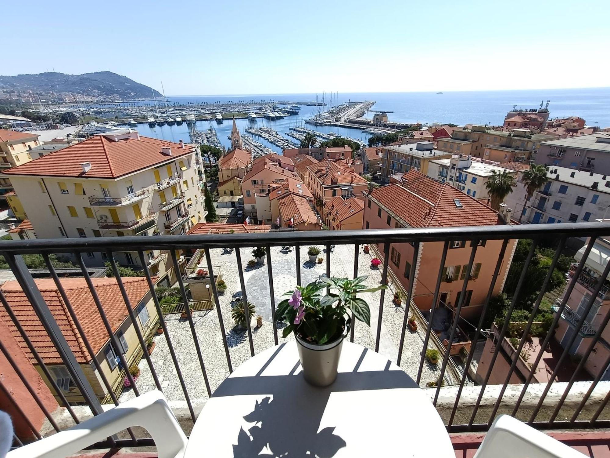 Hotel Robinia Imperia Exterior foto