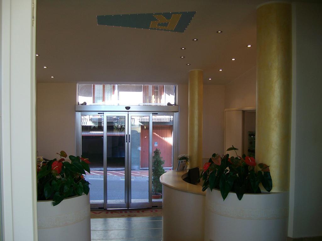 Hotel Robinia Imperia Exterior foto